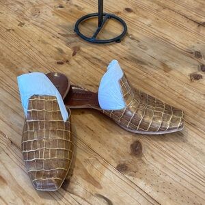 Cydwoq Croc-Embossed Leather Slide Mules !